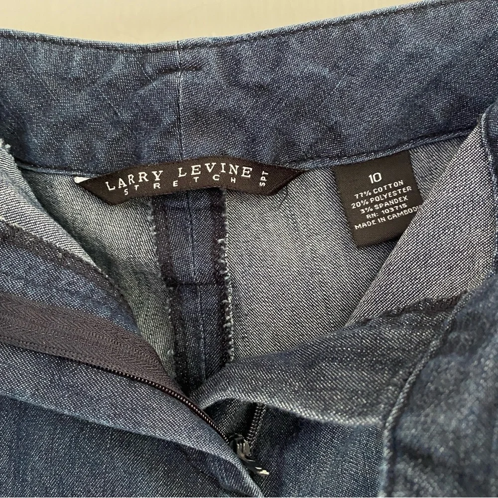 LARRY LEVINE Bermuda/Capri Denim Blue Cuffed Pockets Women's Size 10